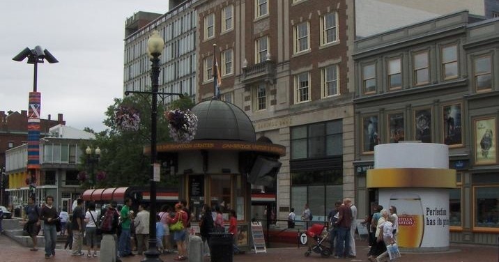 Harvard Square Evening Excursion through Cambridge