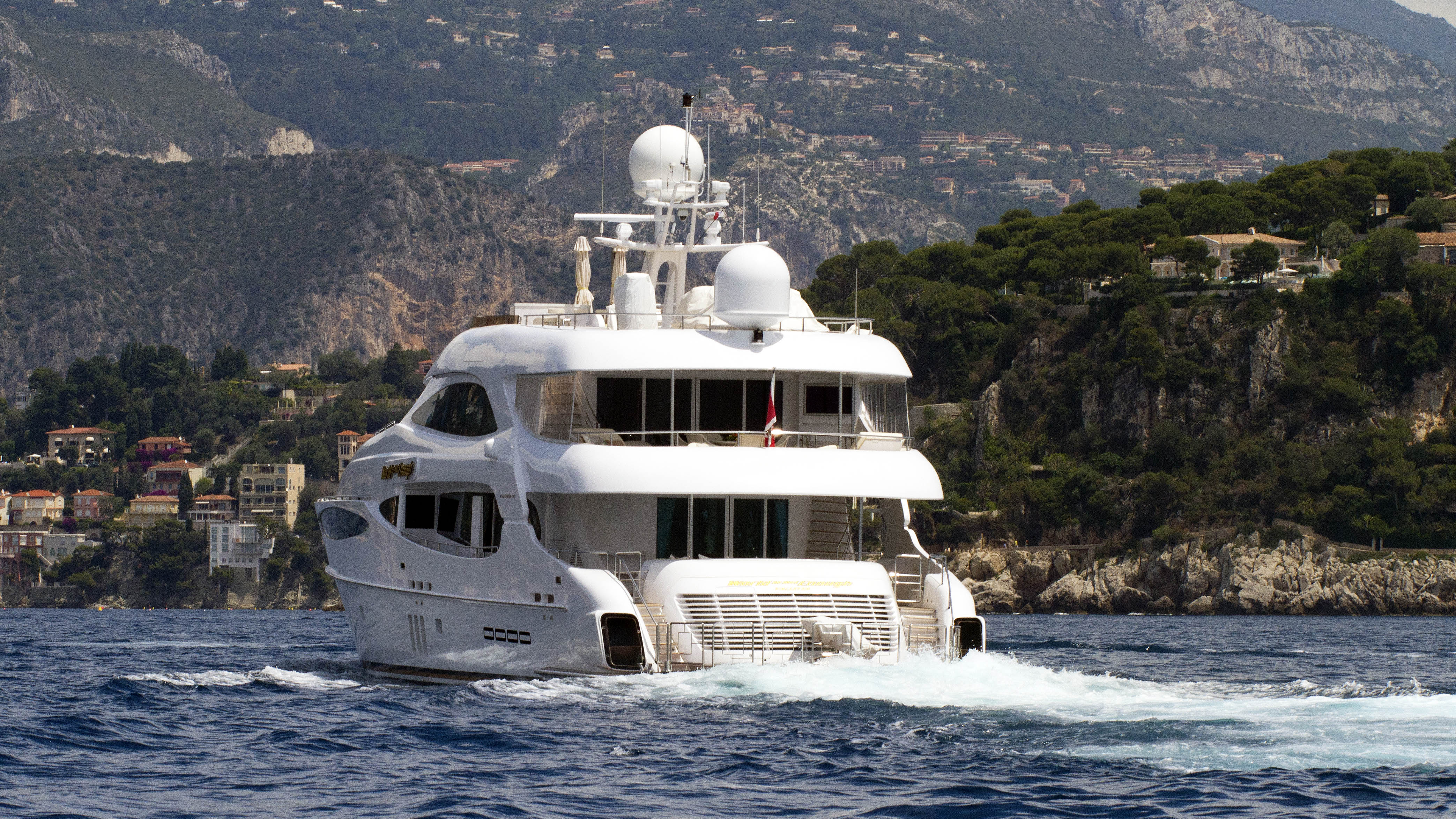 World Is Not Enough yacht (Neptunus - Millennium, 42.4m, 2004)