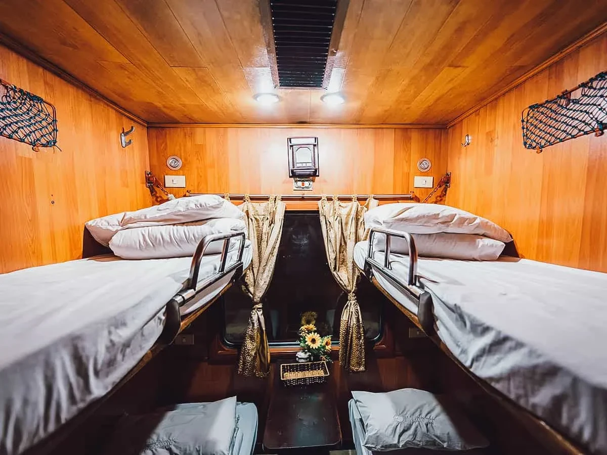 Night Train from Ha Noi to Lao Cai 