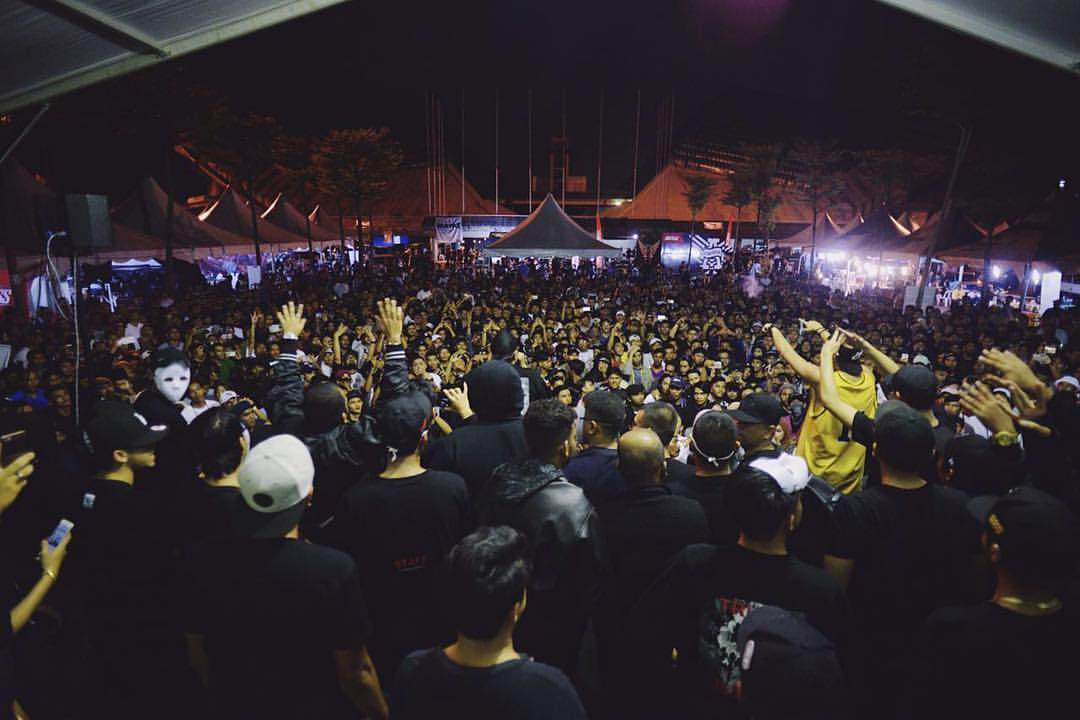 WATCH: Akeem Jahat performs to a fanatical crowd in Malaysia