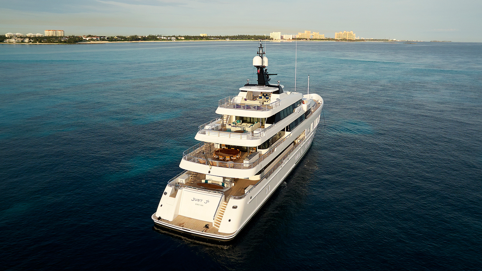  Marquet、YACHTS、海外版超希少レゾネ、新品額付 Just J's yacht (Royal Hakvoort Shipyard, 61m, 2016)