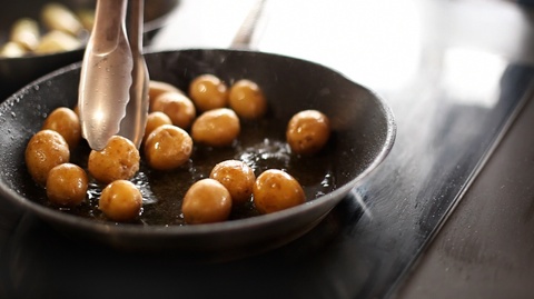 Gigandes_beans_Leeks_Potatoes_Romesco_Sauce_assembly_sous vide, modernist cuisine