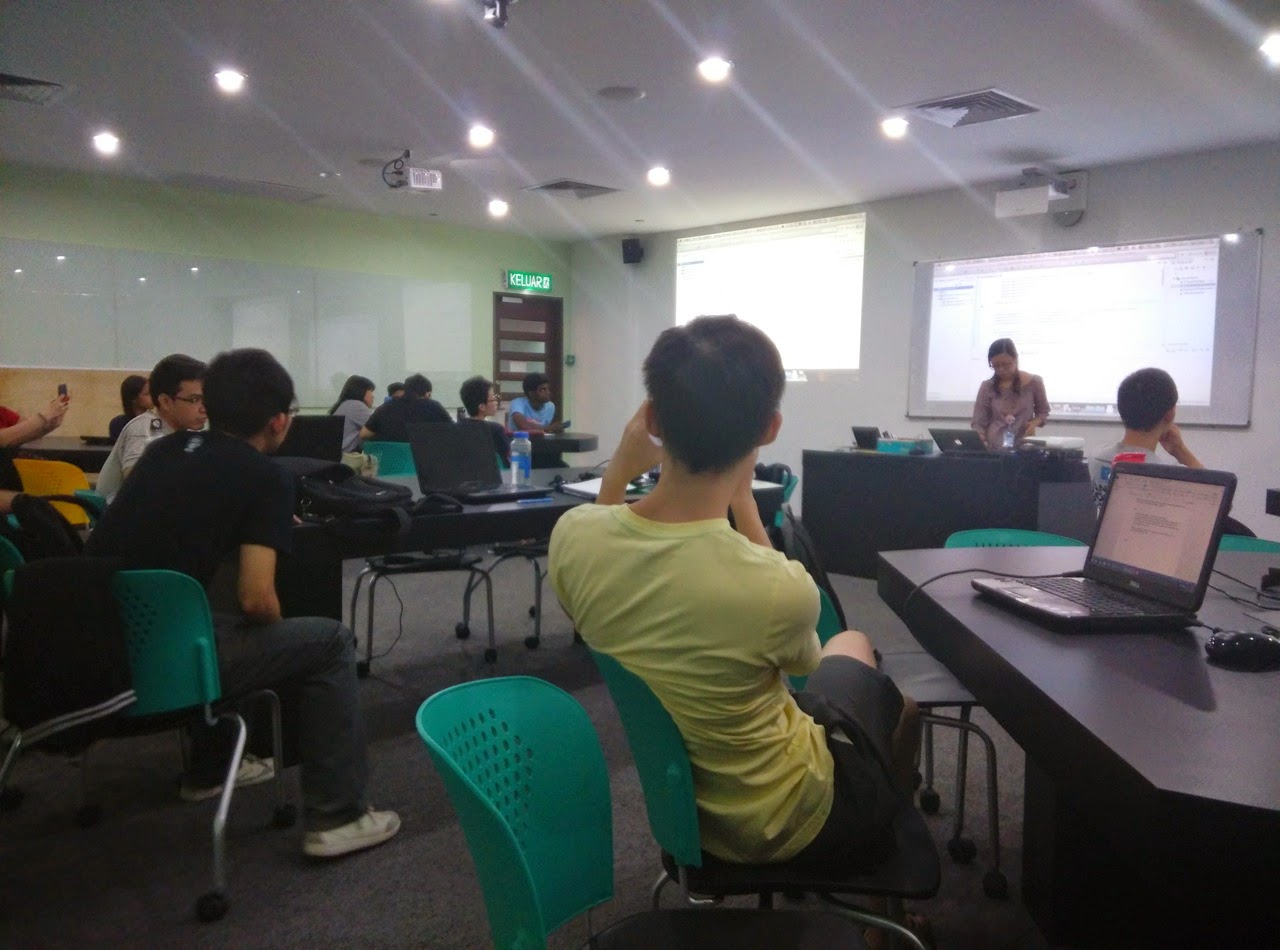 Lian Tze Lim teaching using Overleaf during her seminar on Introduction to Natural Language Processing