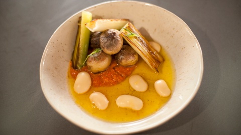 Gigandes_beans_Leeks_Potatoes_Romesco_Sauce_assembly_sous vide, modernist cuisine