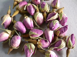 Organic rose bud flower tea
