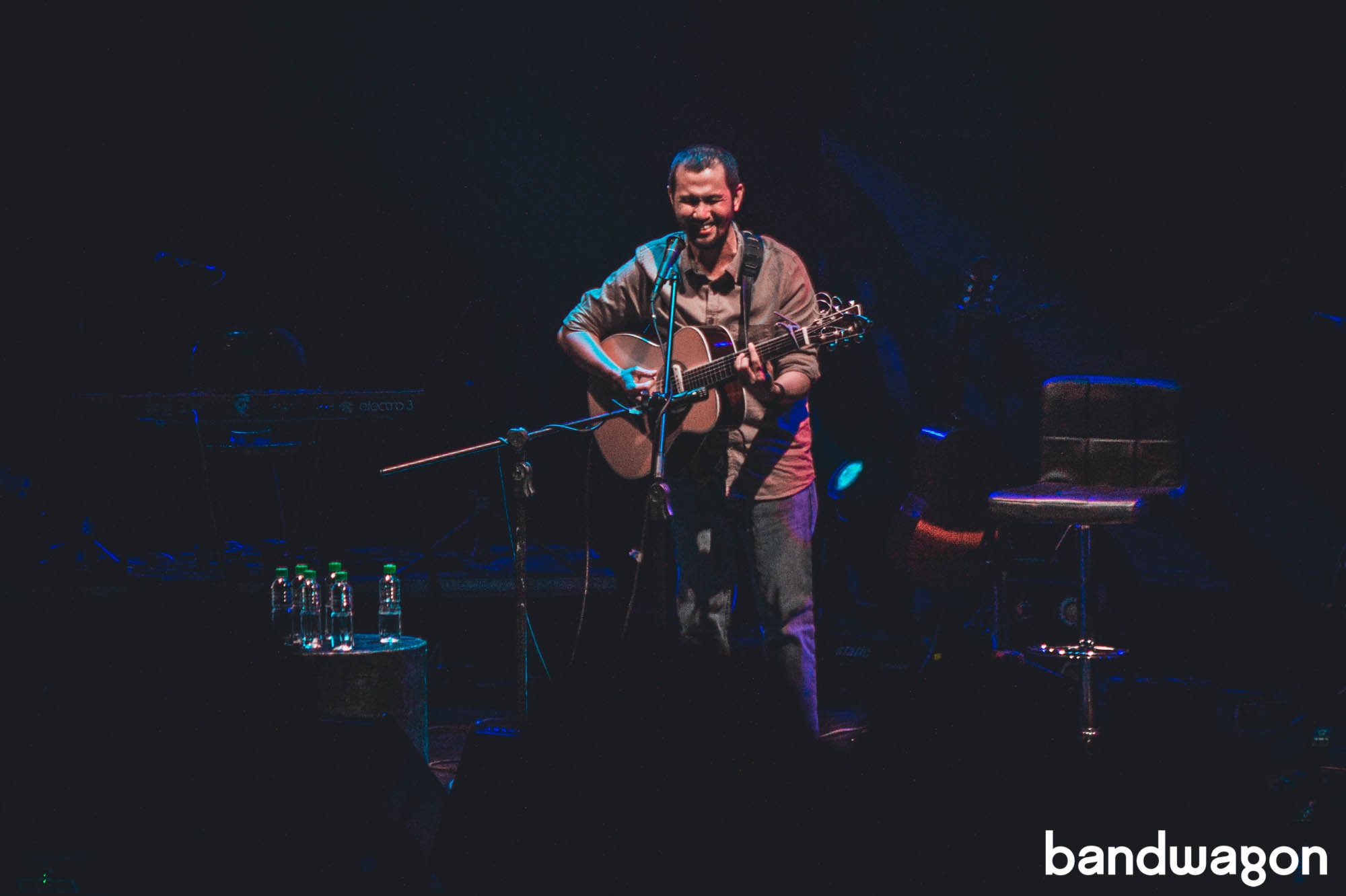 Johnoy Danao talks about the "Right Time" with Clara Benin, new album and music streaming