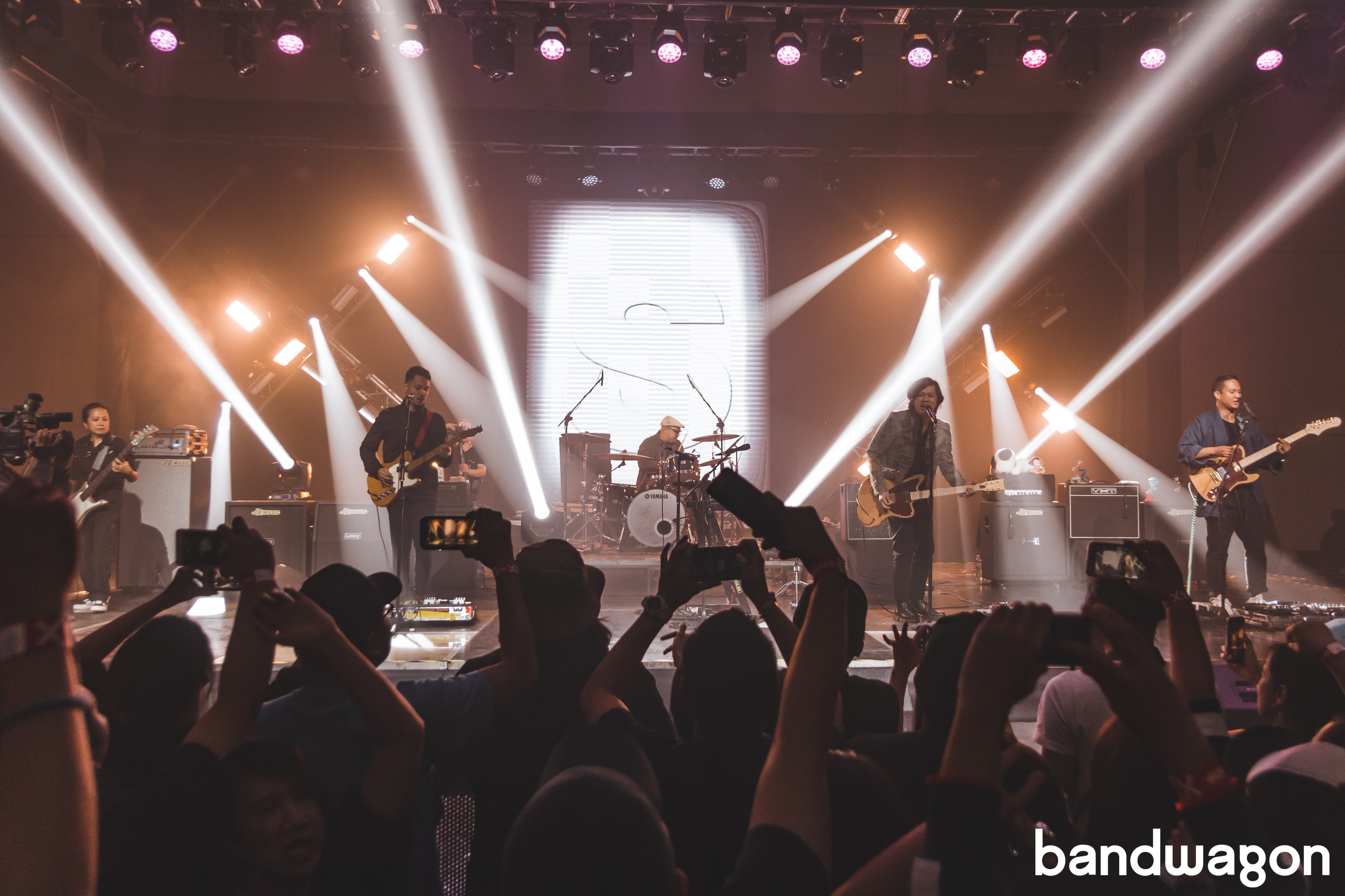 Rakenrol hanggang umaga: Sandwich celebrates 20 years of music – photo gallery