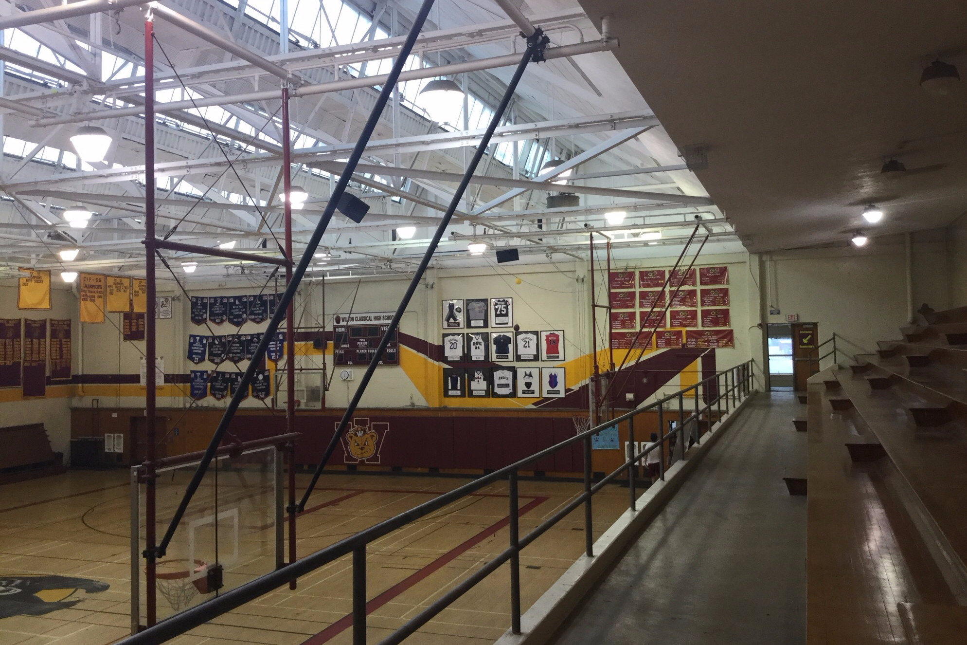 Gymnasium - Large