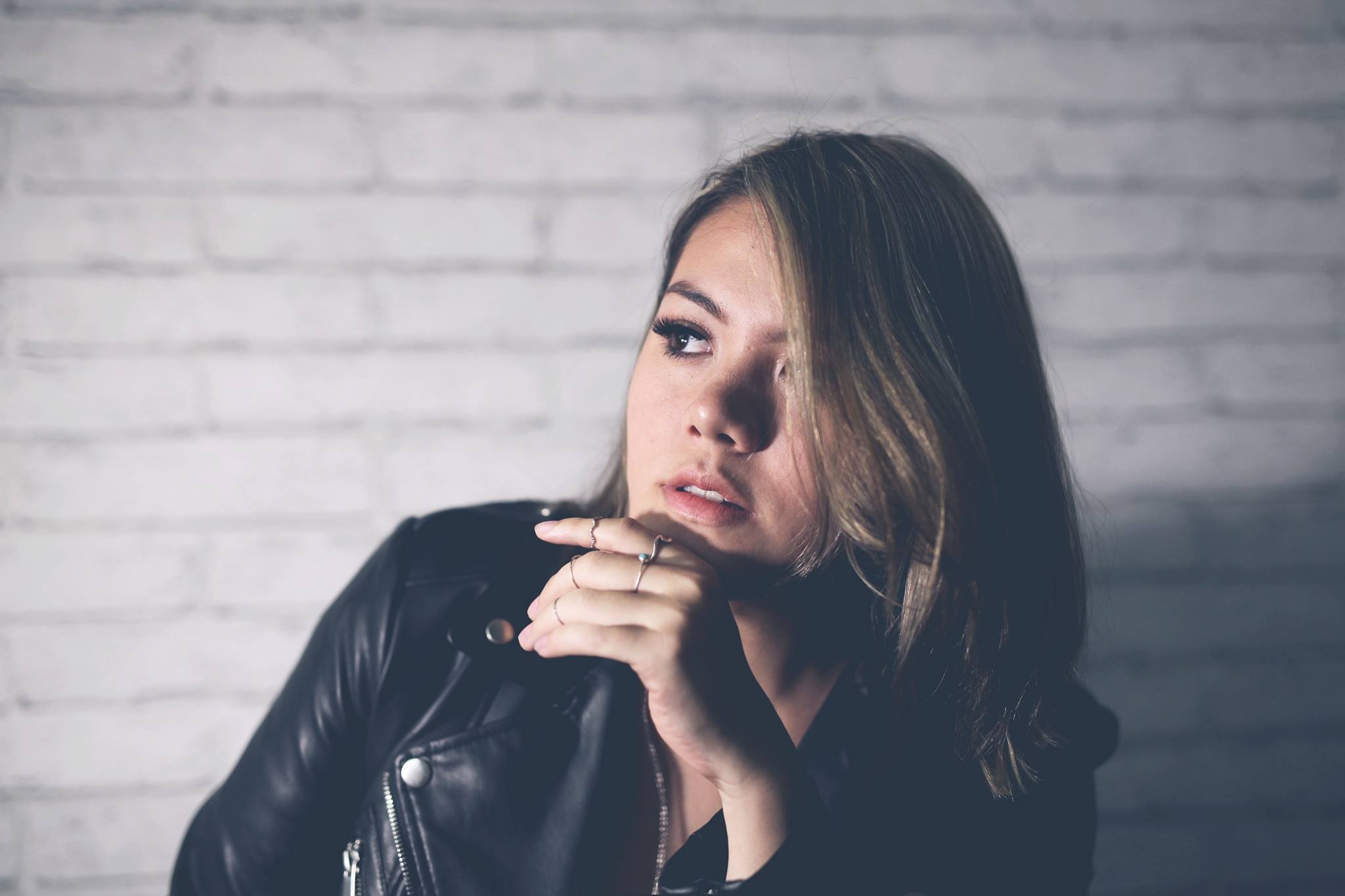 LISTEN: Ffion premieres a remarkable, romantic R&B debut with producer GROSSE