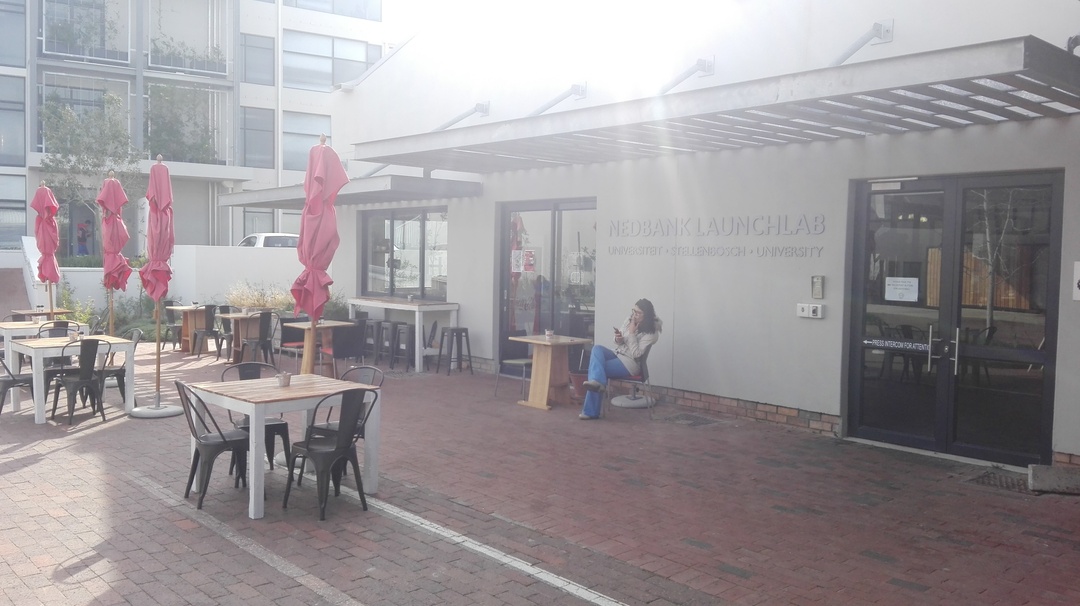 Space outside to take a coffee break.