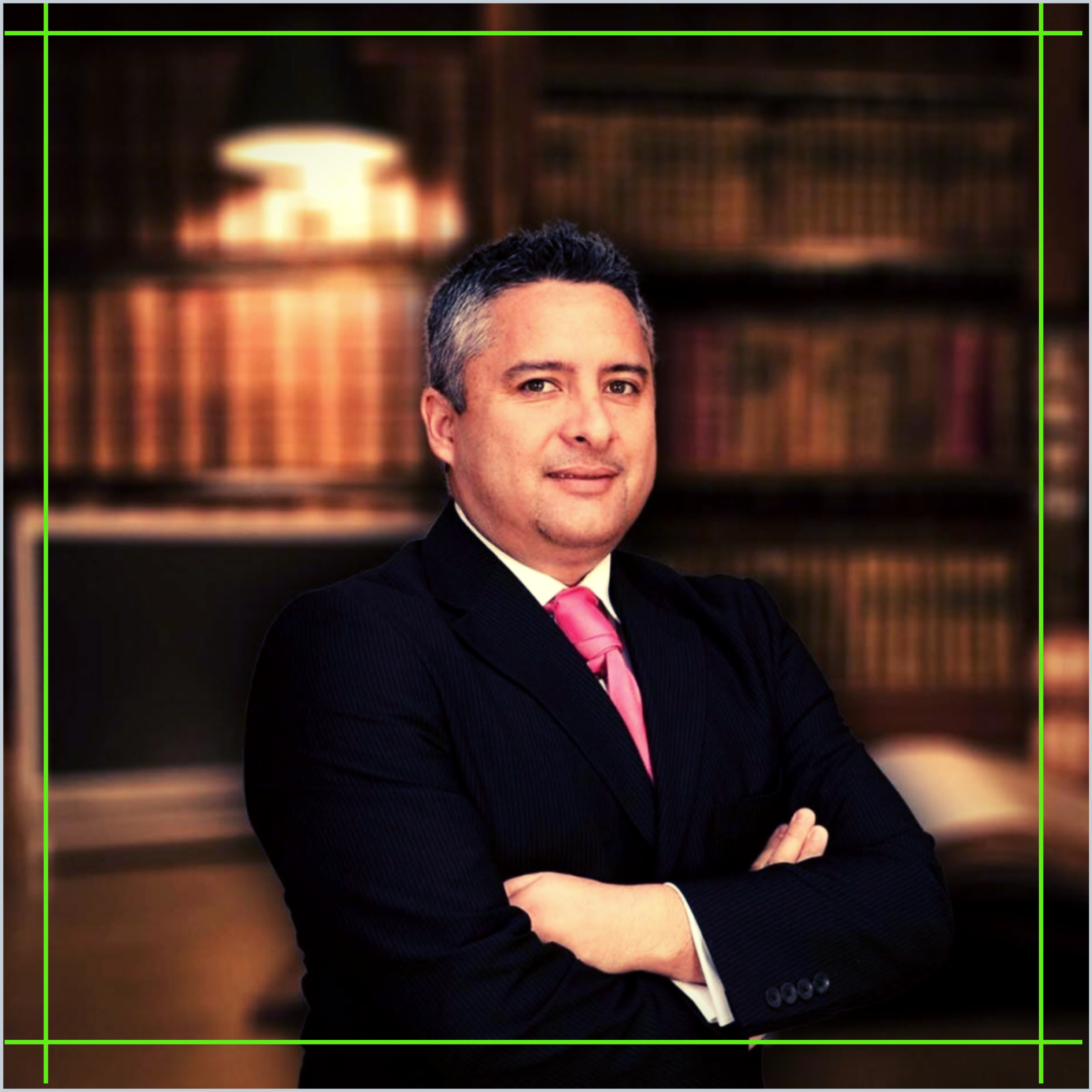 Abogado Mario Cisneros