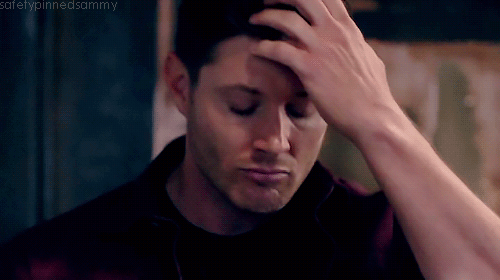 Гладит по щеке. Похлопал по щеке. Мужчина закрывает глаза руками. Проводит по лицу ладонью. Рука подпирает лицо.