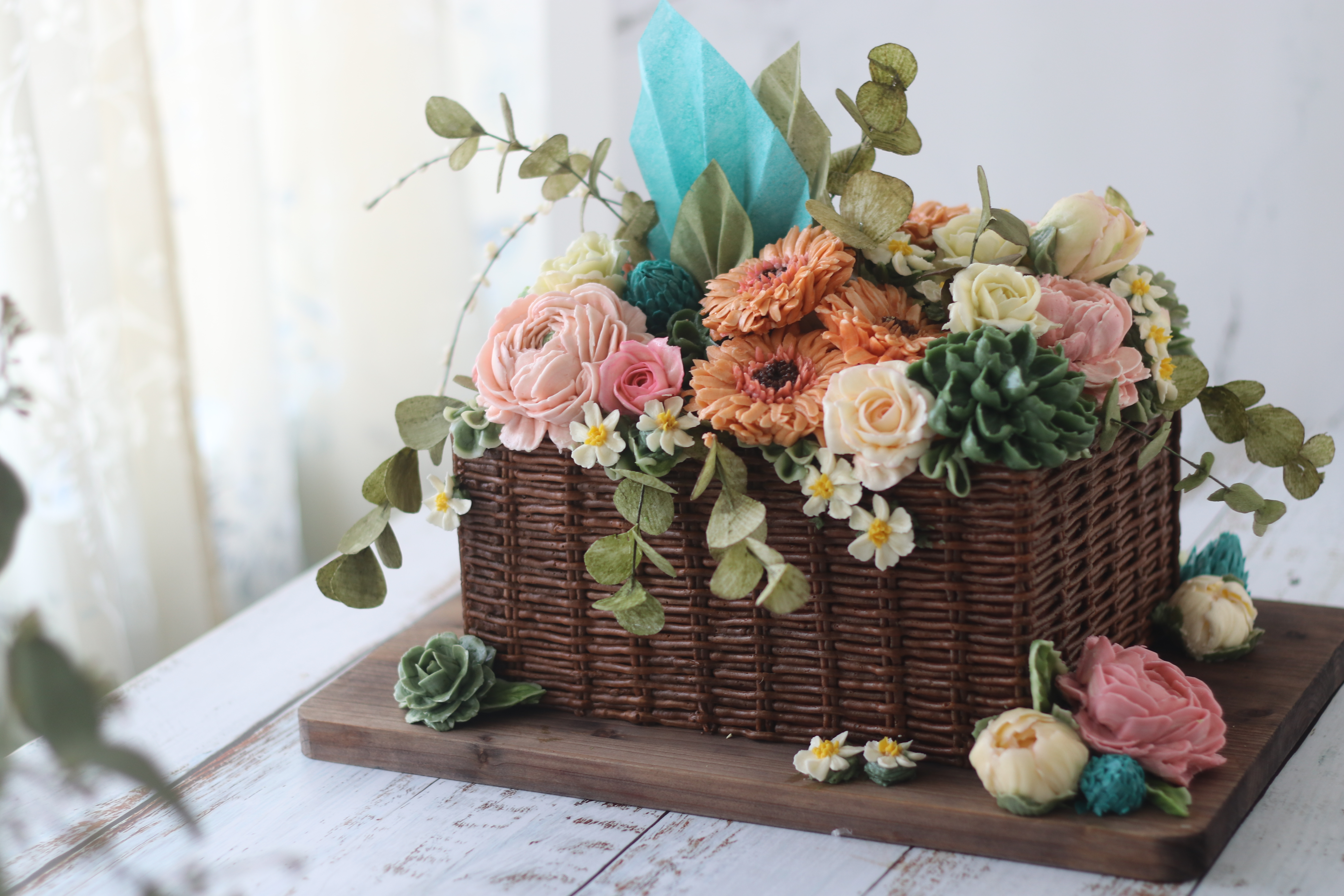 Online Academy: The Art of Wafer Paper Flowers & Cake Design 