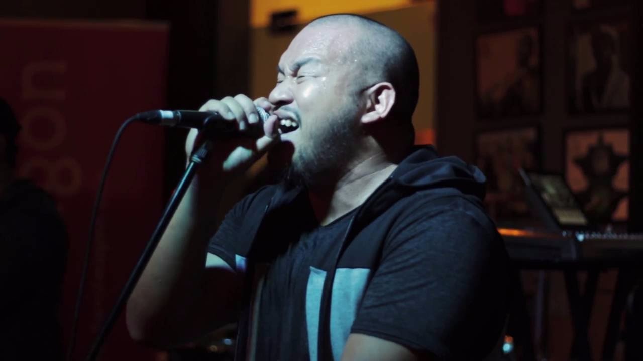 WATCH: Filipino rapper QUEST spits fire during his live performance at Barber Shop by Timbre