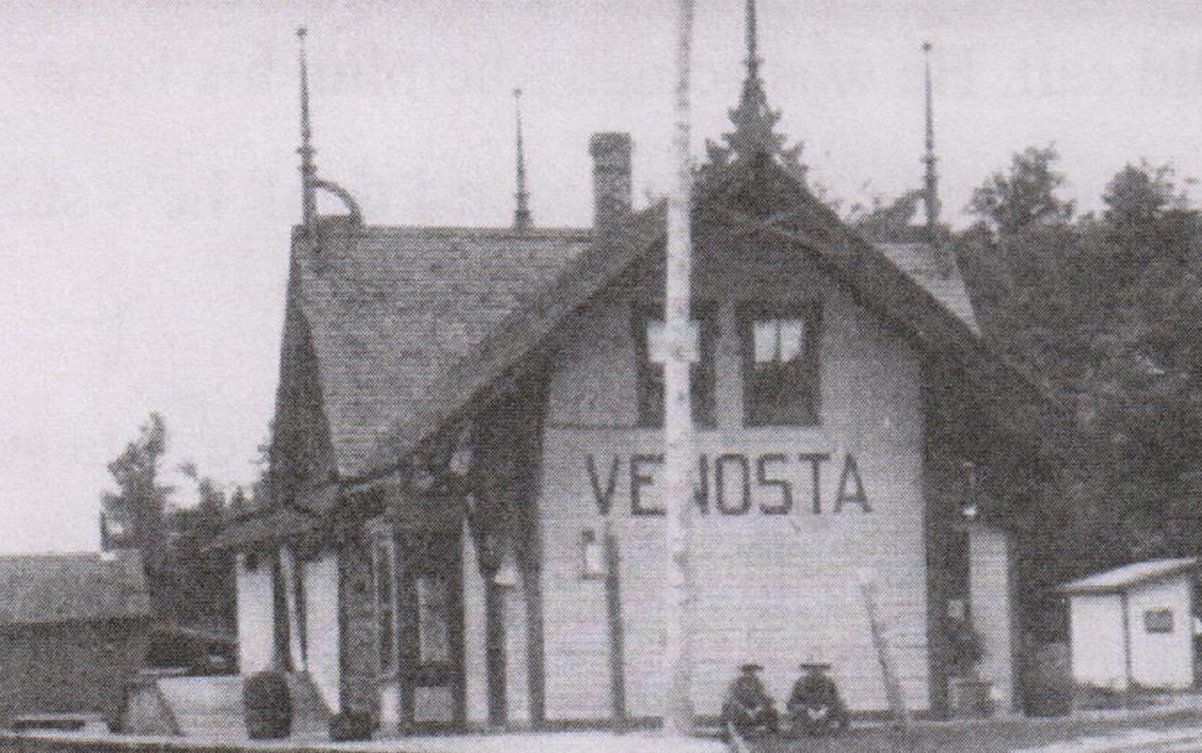 Venosta Train Station Être et Devenir / Be and (Powered by