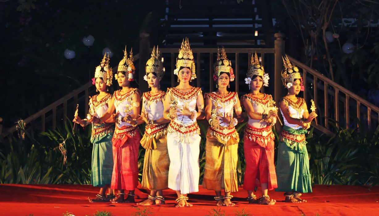 Fly to Siem Reap, Blessing Ceremony and Apsara Dance Show