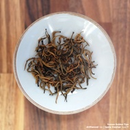 Yunnan Golden Tips from driftwood tea