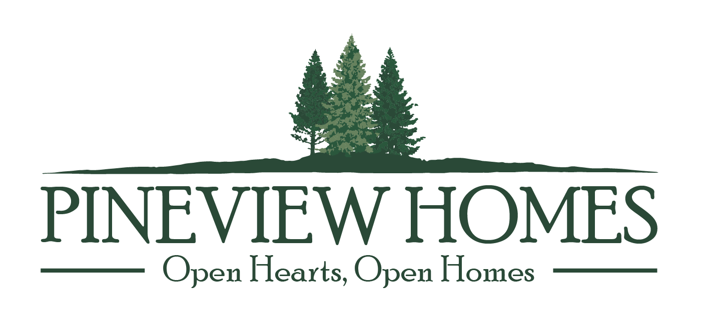 Pineview Homes logo