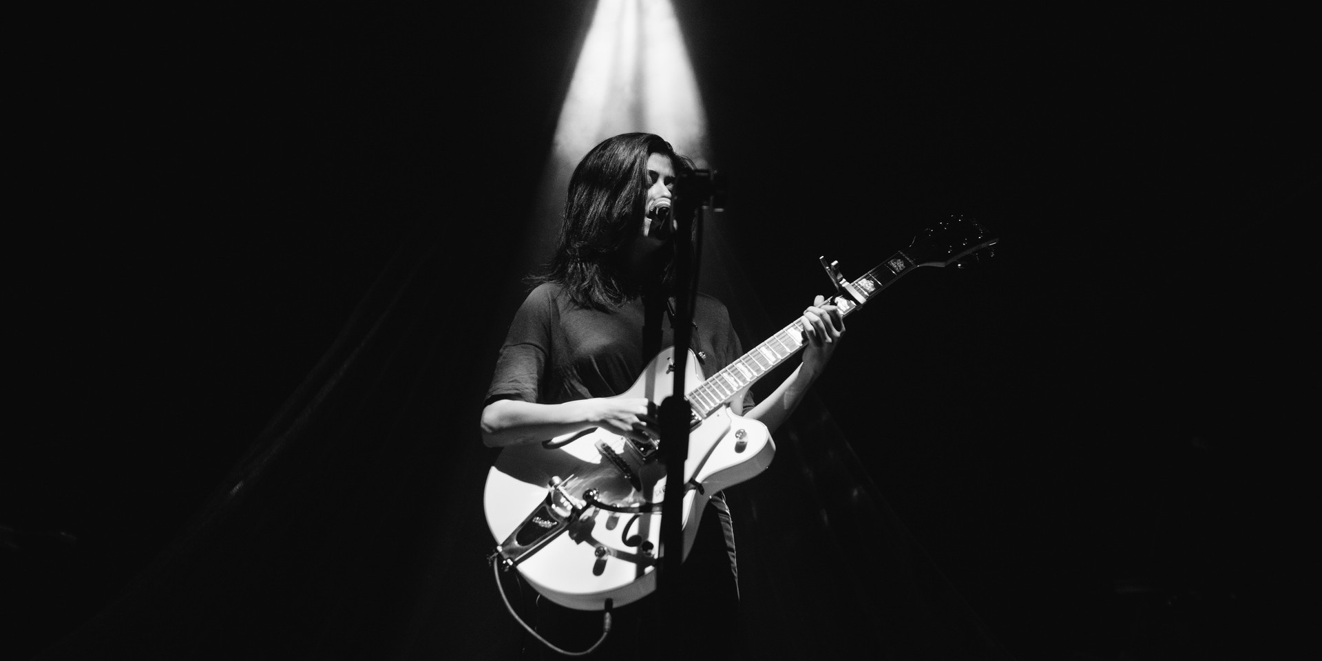 GIG REPORT: Daniela Andrade rides the waves of Manila for the last leg of her Shore Tour
