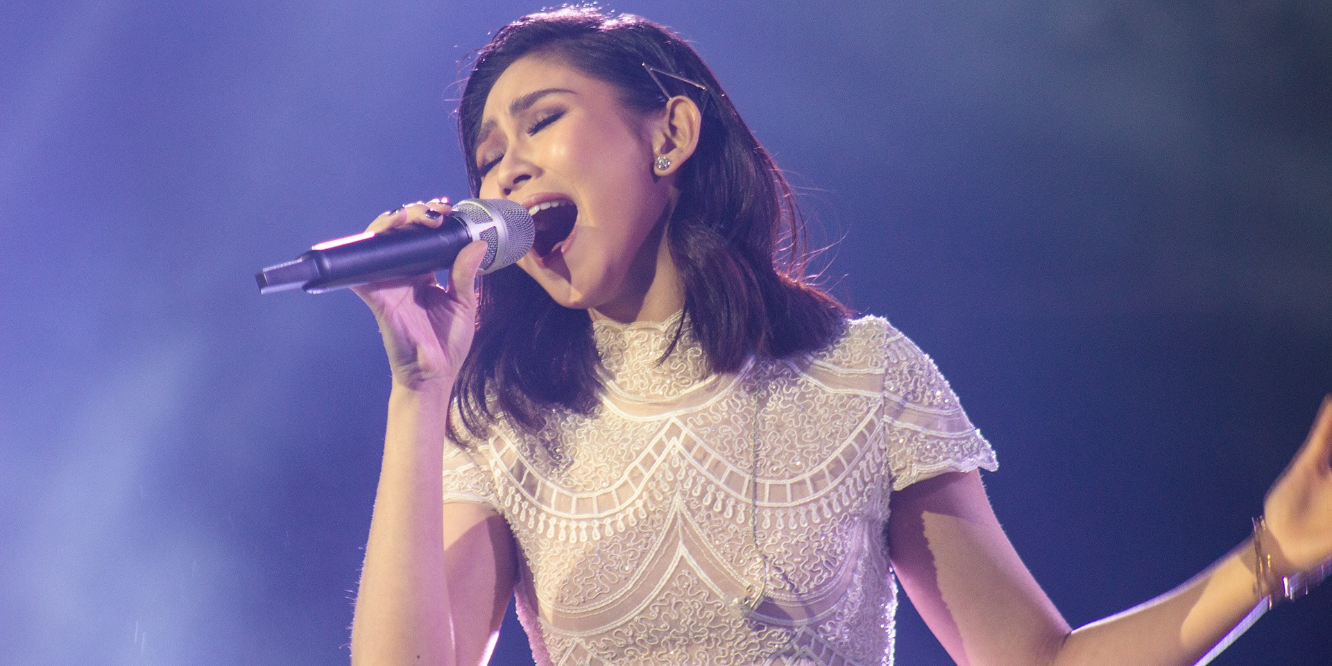 Sarah Geronimo breaks down at Las Vegas concert: "Why do I feel empty?"