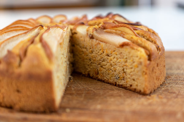 Torta morbida con carote e nocciole