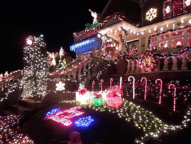 Dyker Heights Christmas Lights Tour photo 2