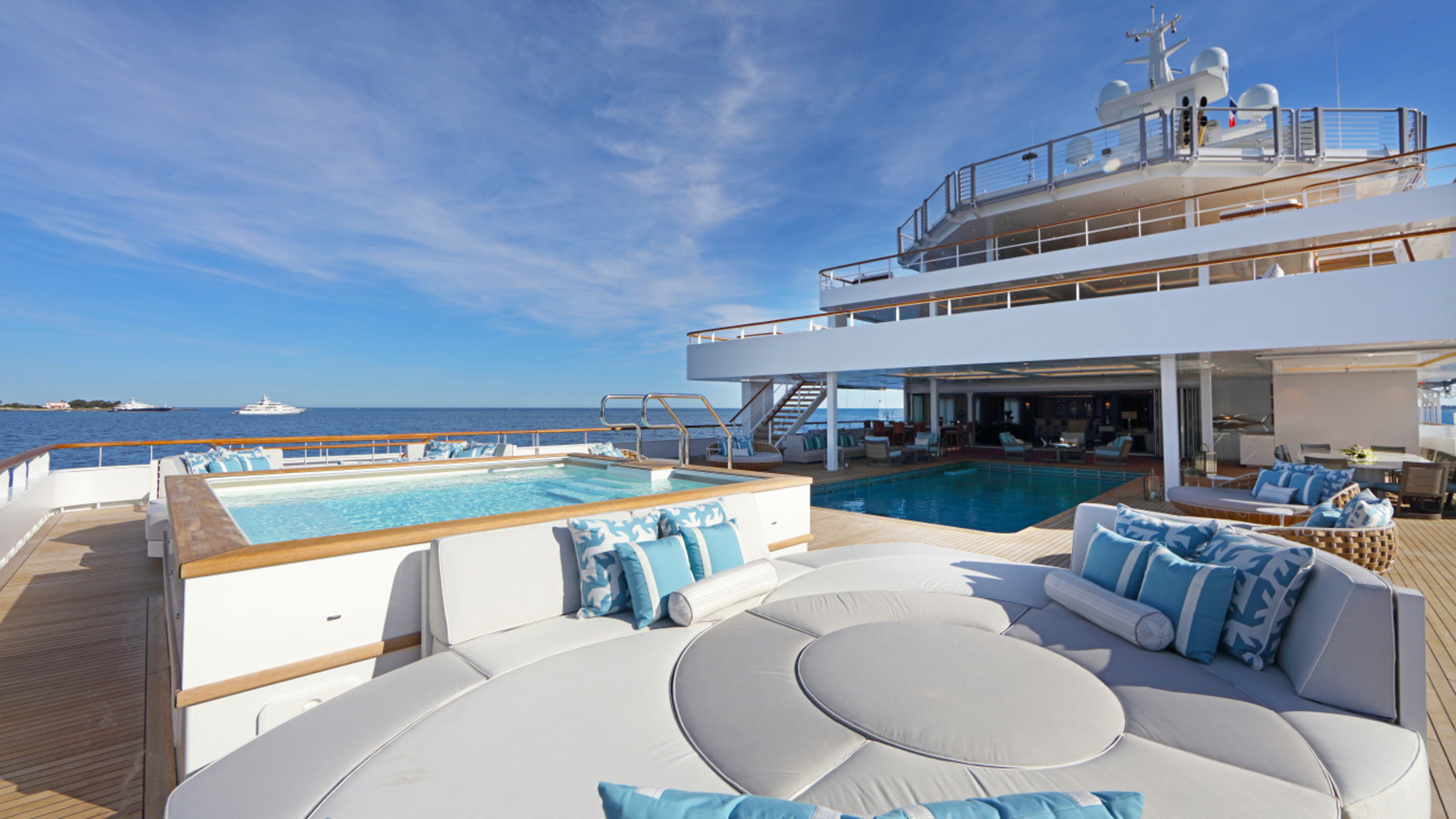 Andromeda mega yacht shop