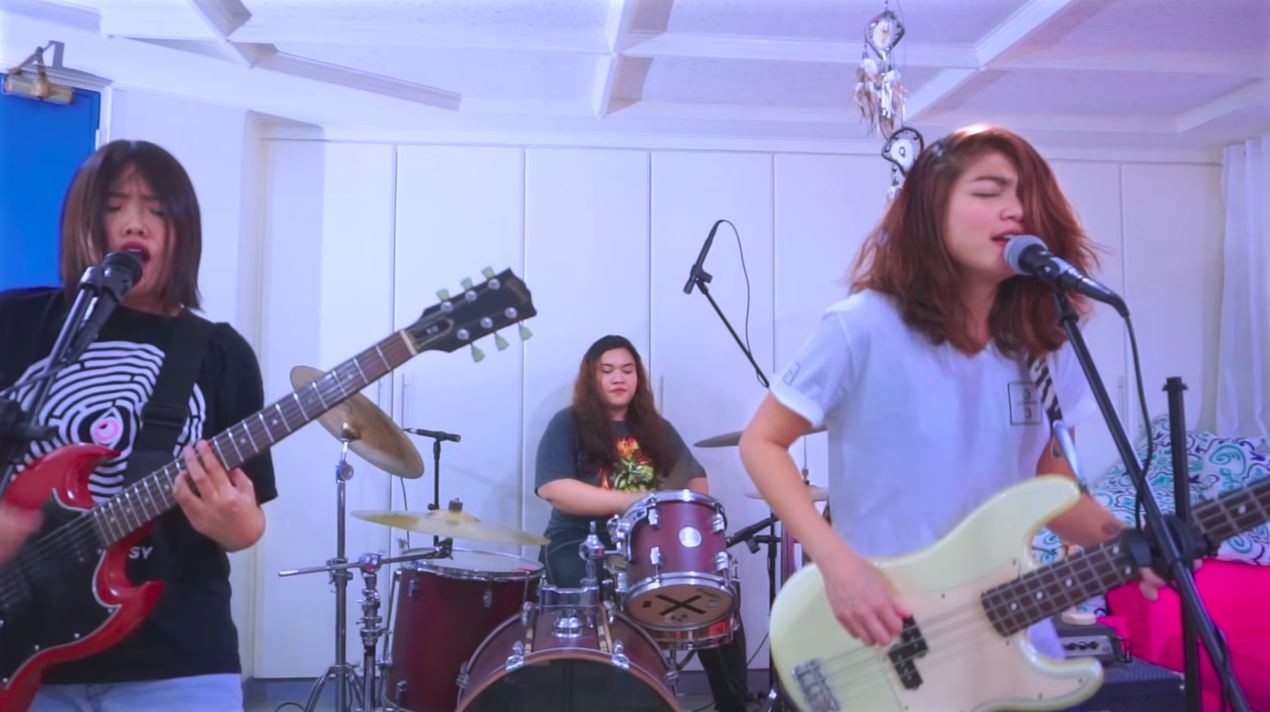 3/3 share live performance video for 'Wr U At?' – watch