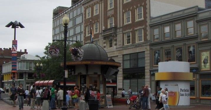 Harvard Square Evening Excursion through Cambridge