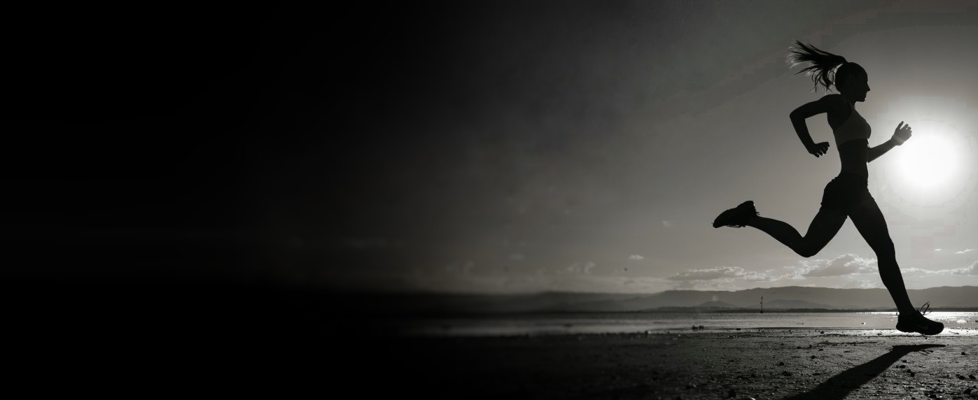 alt="motivational banner at top of fitness course page with "start learning now" button in the center and in the background, a slim, toned, fit, healthy woman running in exercise shorts and a sports bra alone on a beach"
