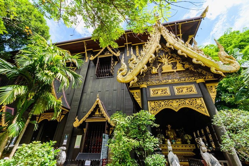 Discover Chiang Rai with remarkable Wat Phra Keow and famous temples