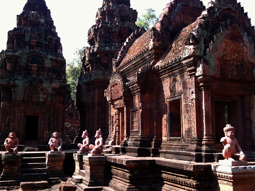 Explore Banteay Srei, Kulen Mountain & River of thousand lingas