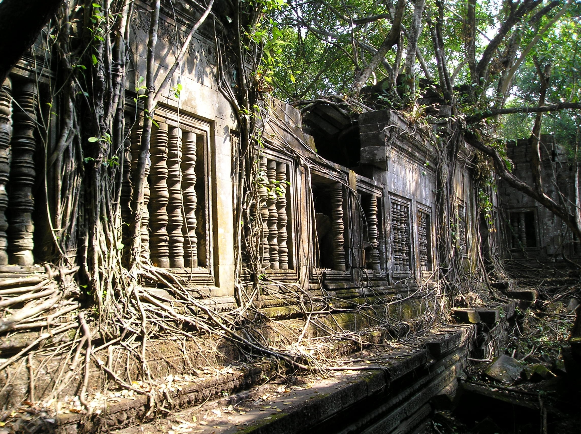 Explore Beng Melea Temple