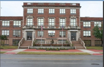 Front Exterior/Courtyard