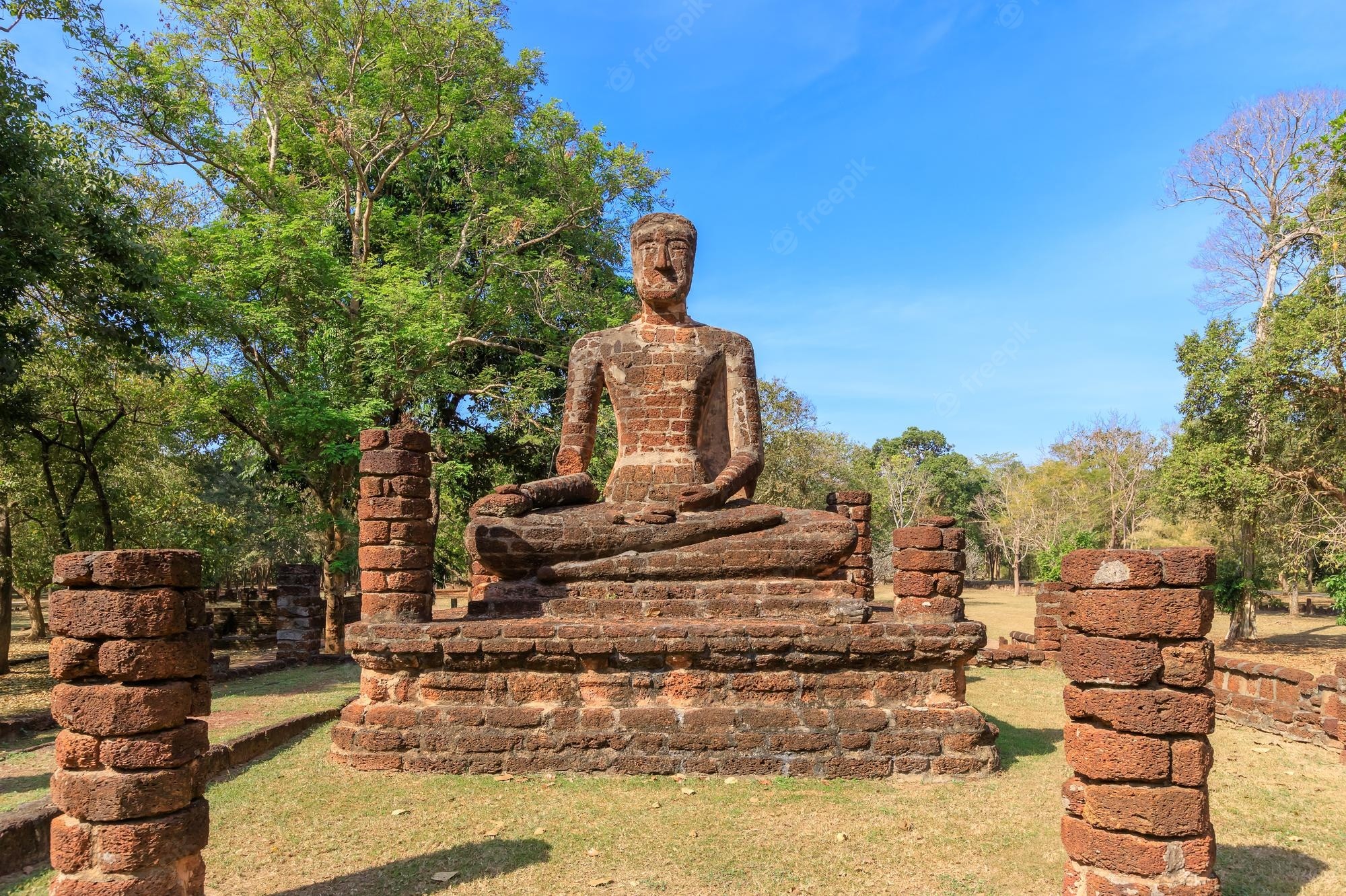 Highlight Temples Visit, Drive to Sukhothai