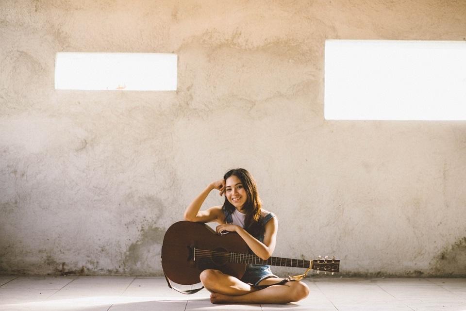 Clara Benin releases new track, 'Parallel Universe', stream it on Spotify