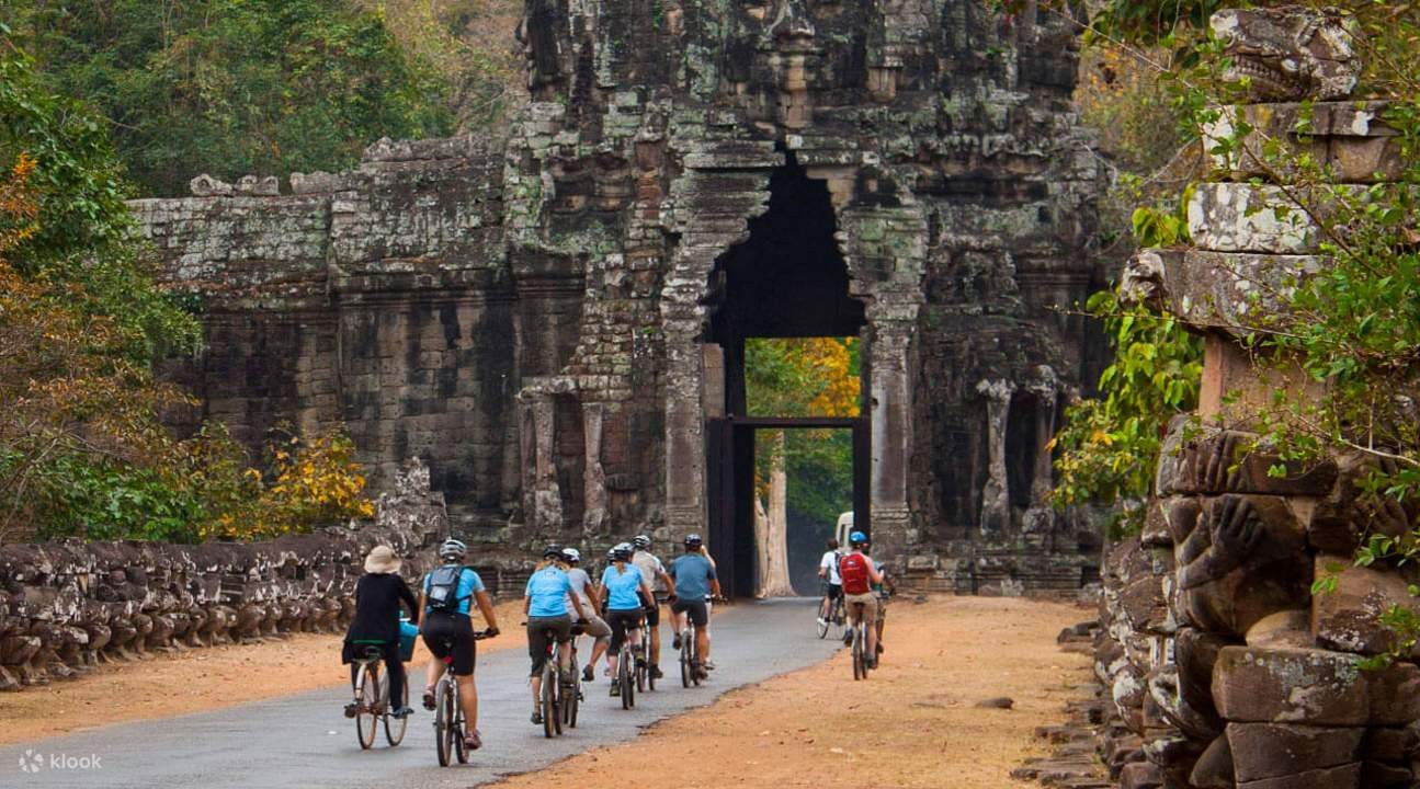 Full Day Biking to Banteay Samre and River of 1000 Lingas