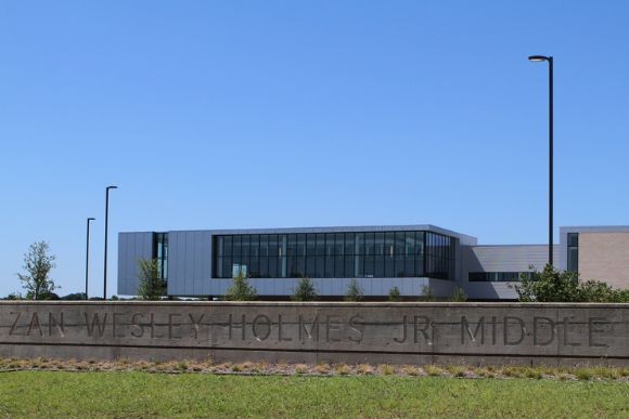 HOLMES JR., ZAN WESLEY MIDDLE SCHOOL 