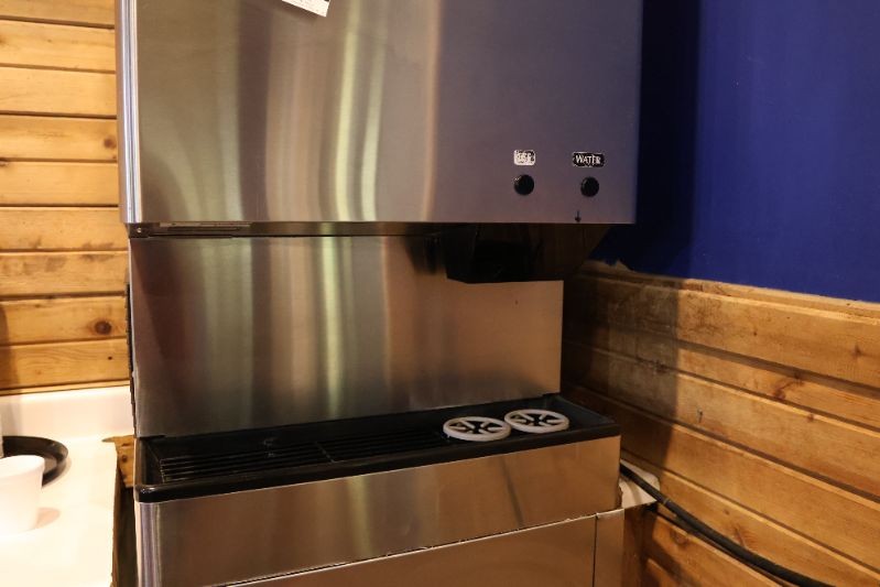 Entry/Fountain area/Bar