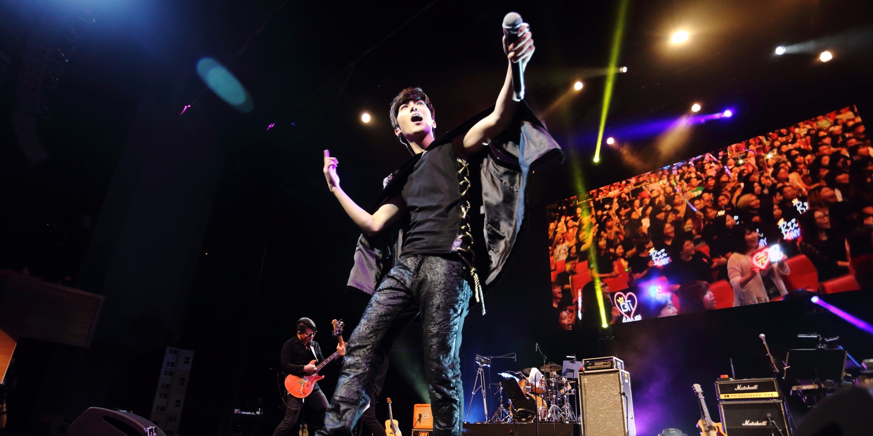 Memorable night for both fans and Bii in an intimate concert