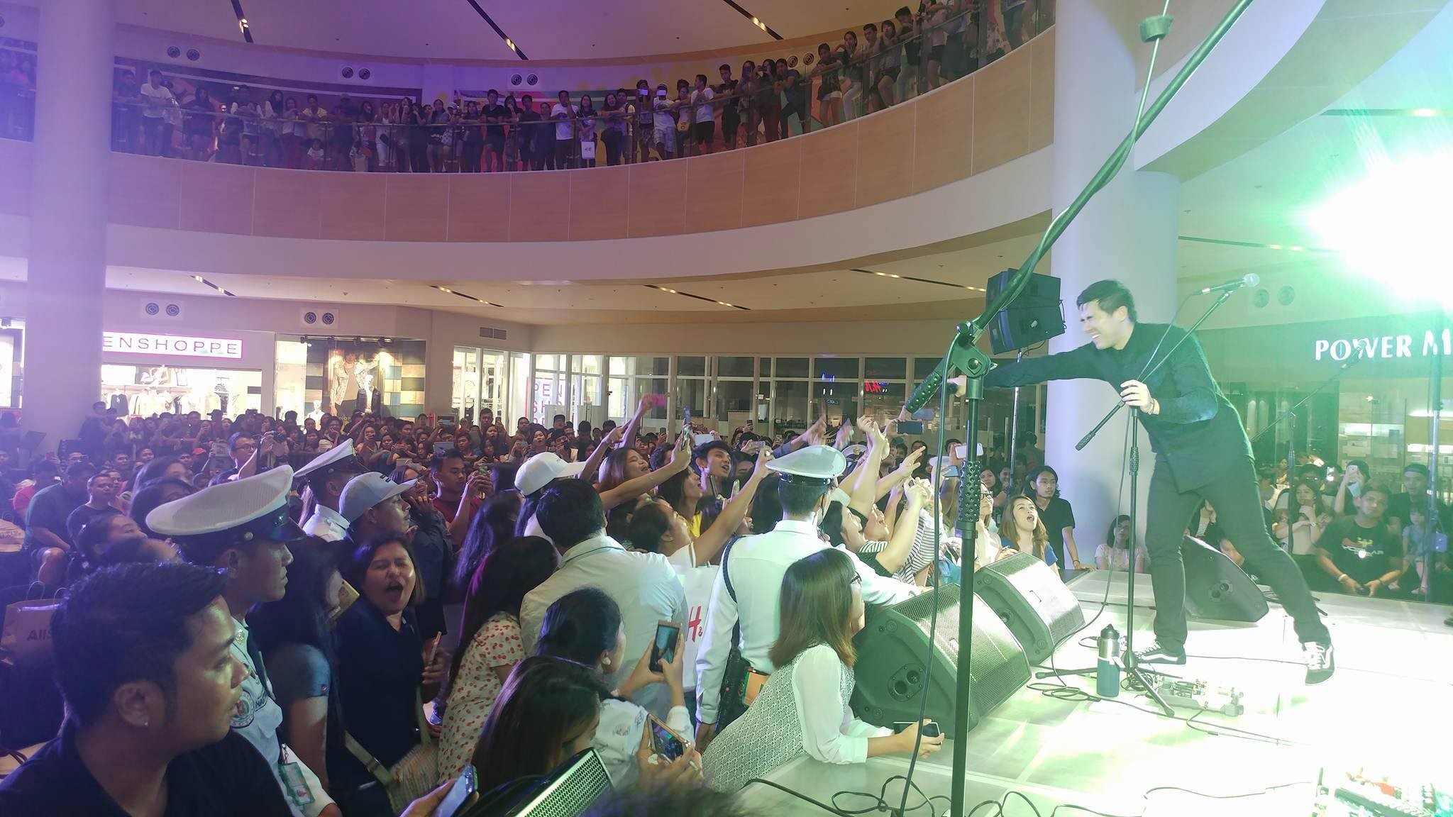 Hale takes us into the crazy fun world of Filipino mall shows