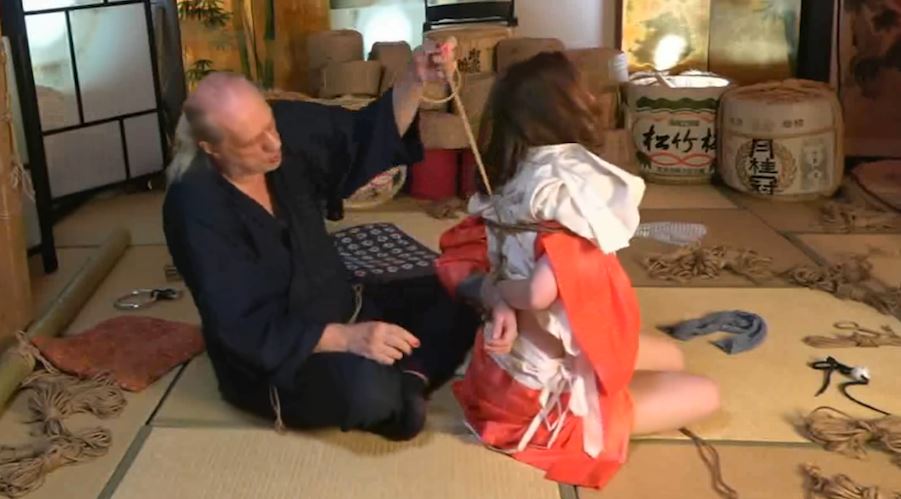Osada Steve teaches Yukimura's caressing style of shibari