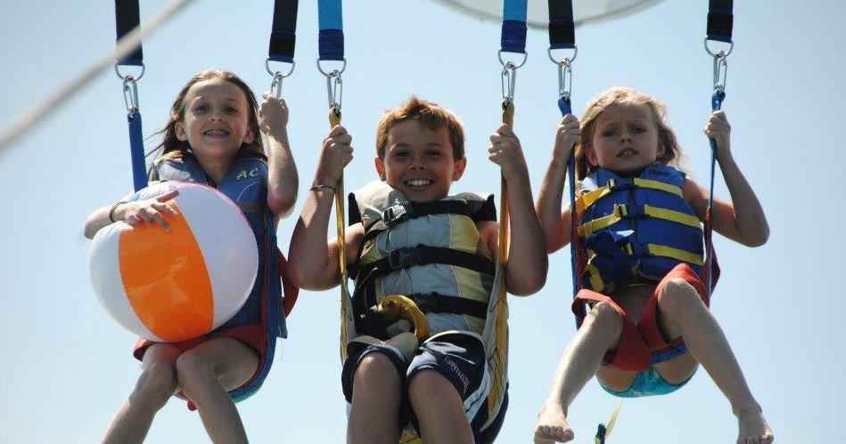 WHALES TAIL PARASAIL photo 1