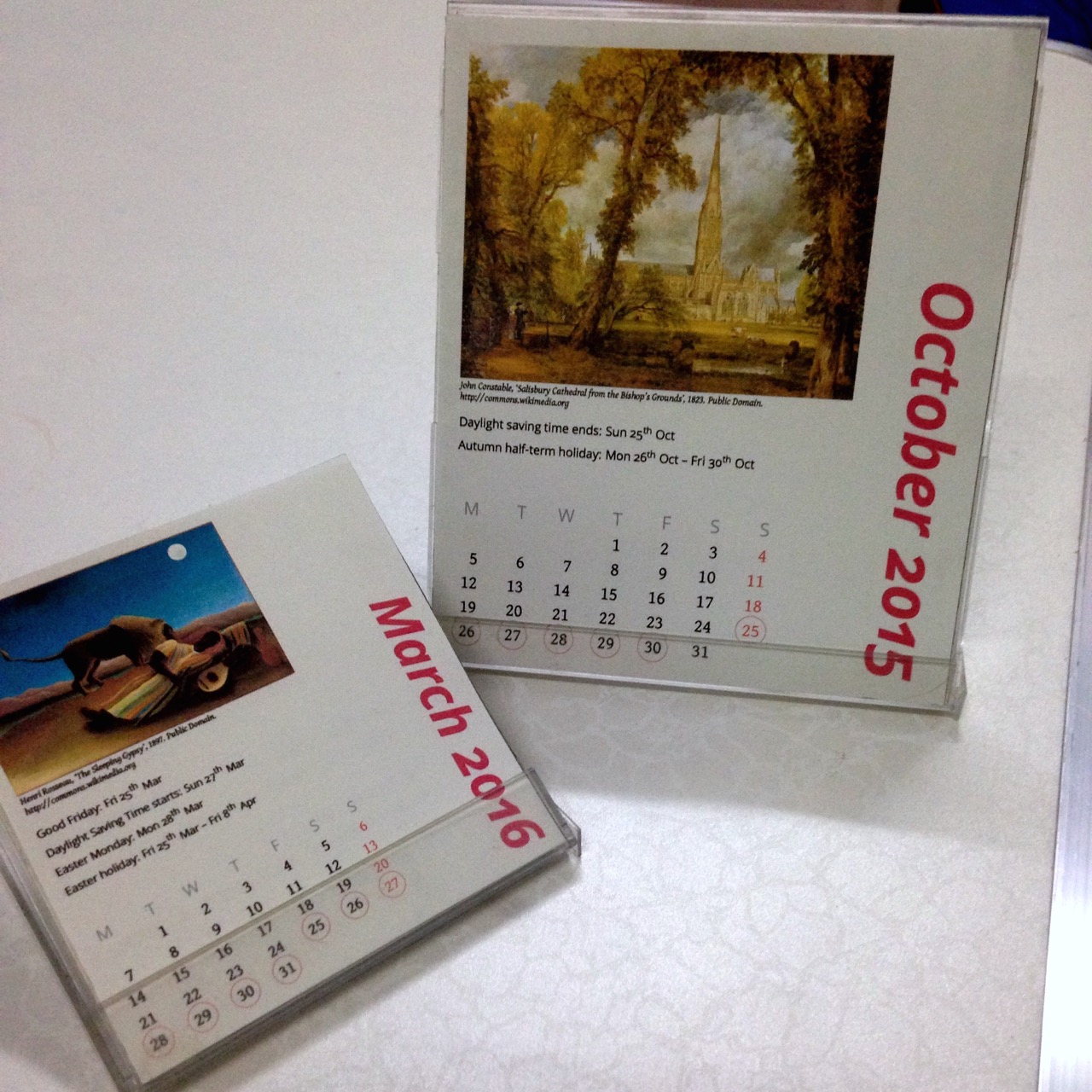 A multilingual, customisable CD/floppy disk jewel case calendar with LaTeX