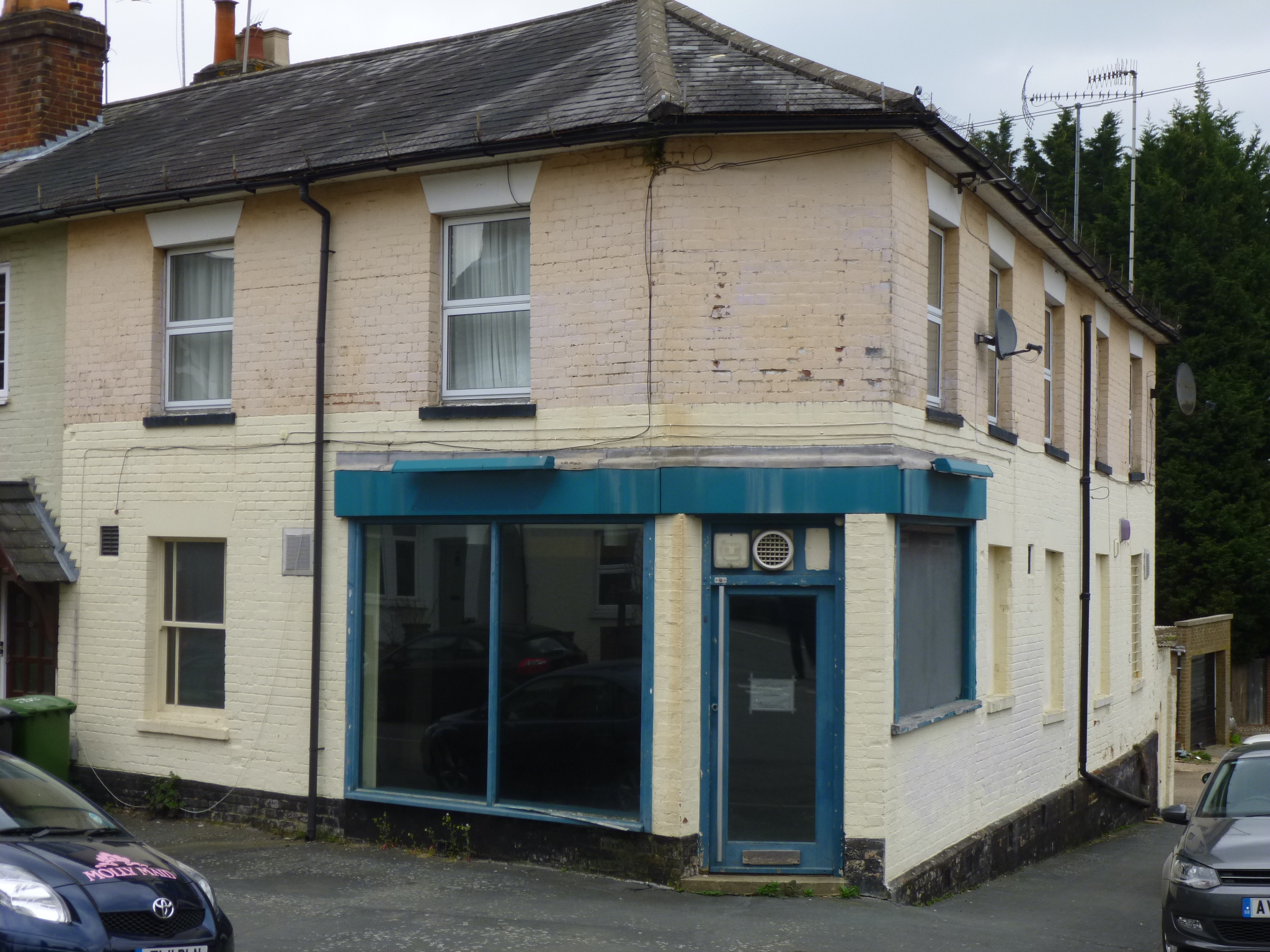 4 Retail properties for rent in Dorking, UK Page 1 Propertylink