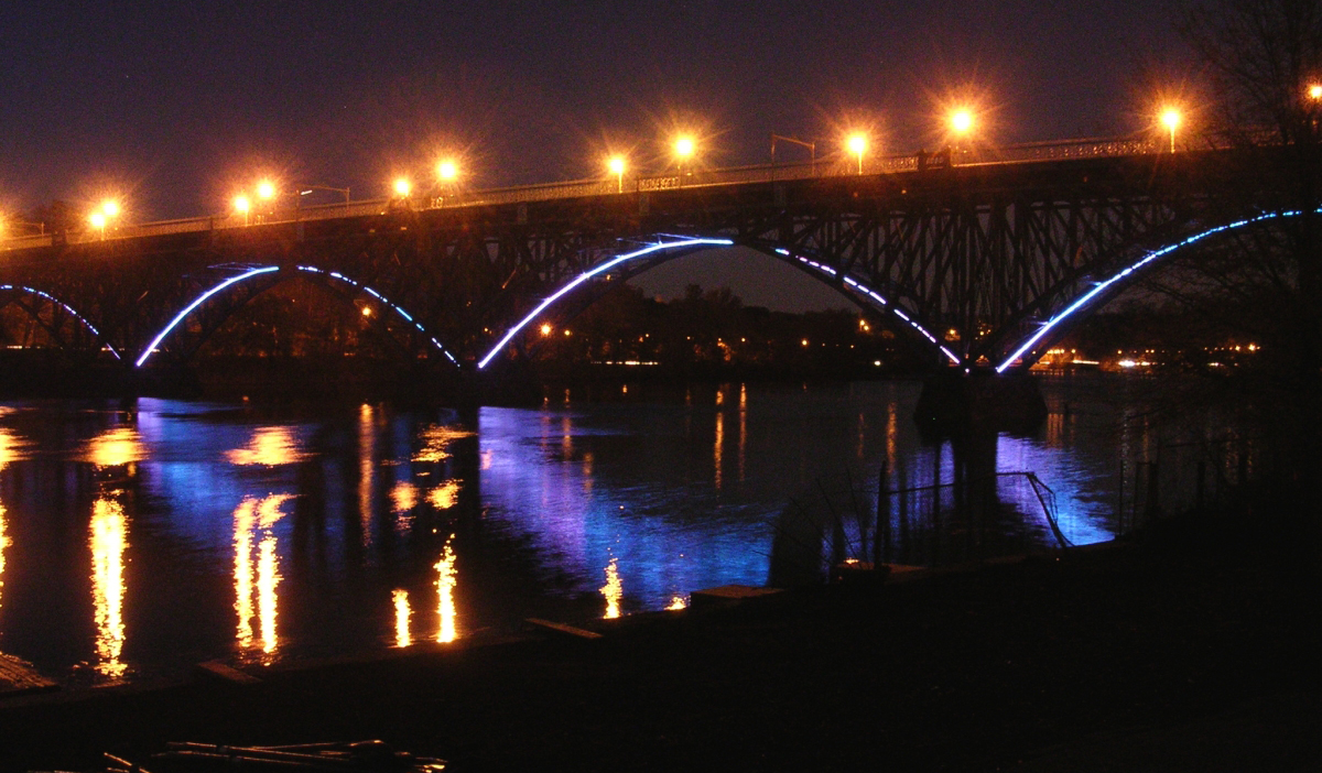 Guided Single Kayak Moonlight Tour in Philadelphia in Philadelphia