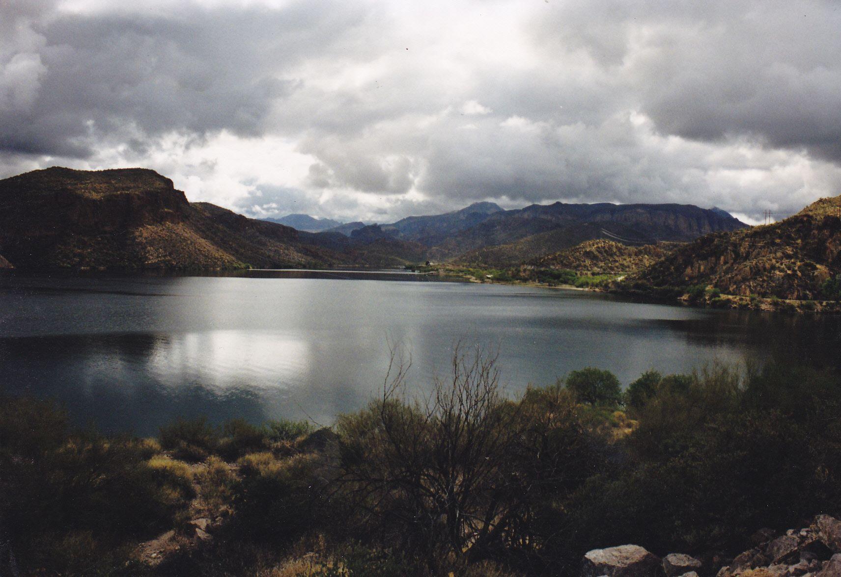Water-Activities & Scenic Cruise: Twilight Dinner on Canyon Lake - Phoenix