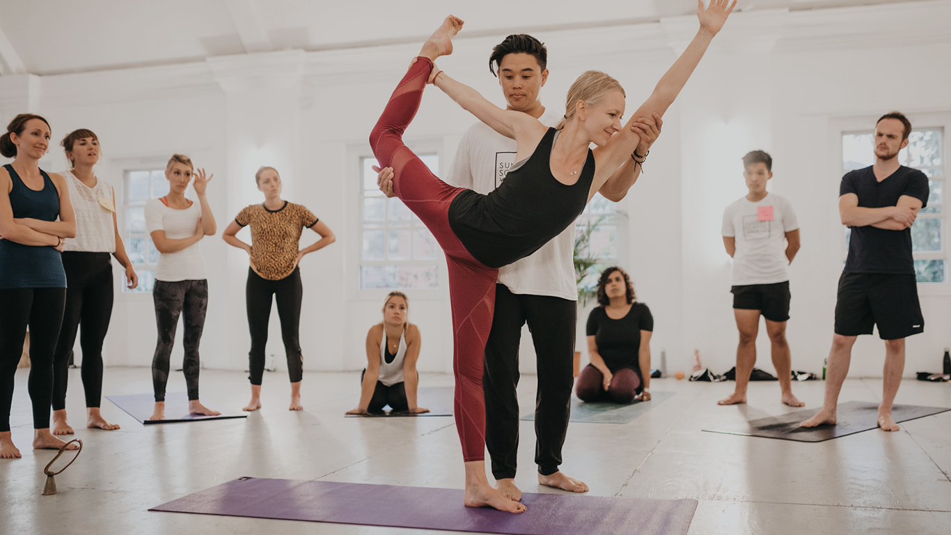 Yoga Teacher Training Assisting School