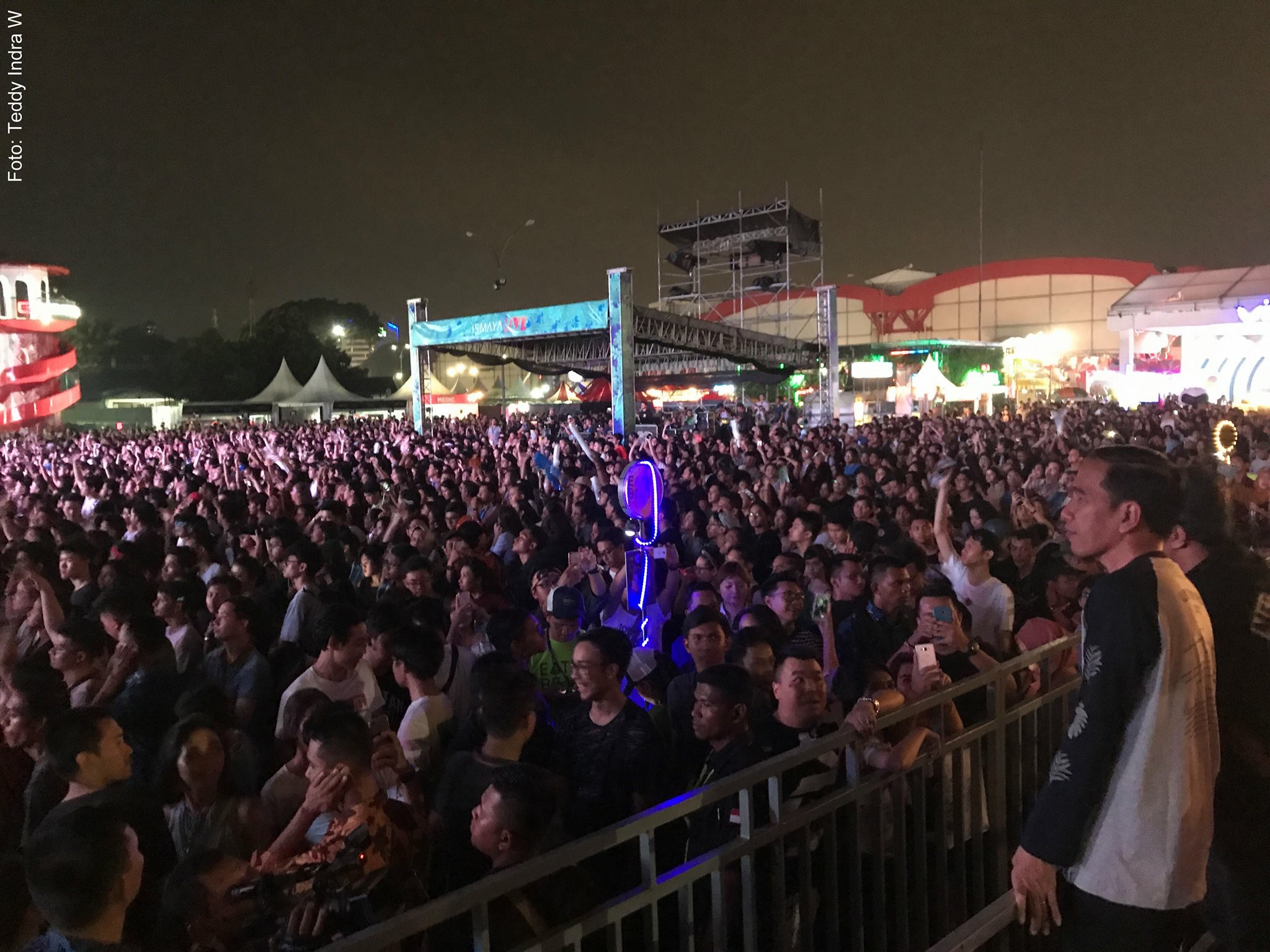 Indonesian president Joko Widodo spotted watching Charli XCX and Kodaline at We The Fest 2017