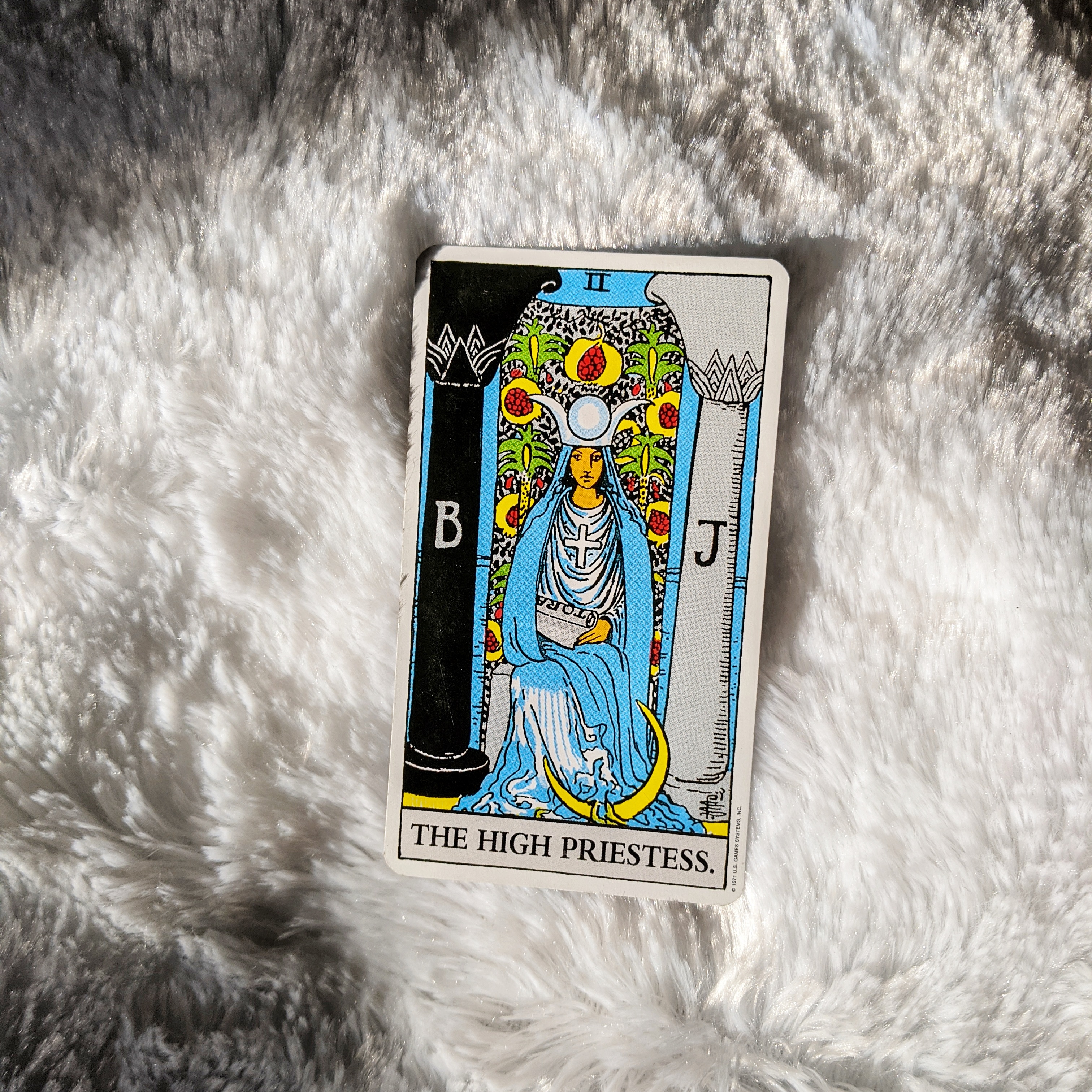 high priestess tarot card